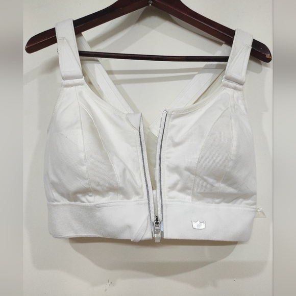 Luxe SHEFIT Sports Bra 🤍 - Picture 5 of 15